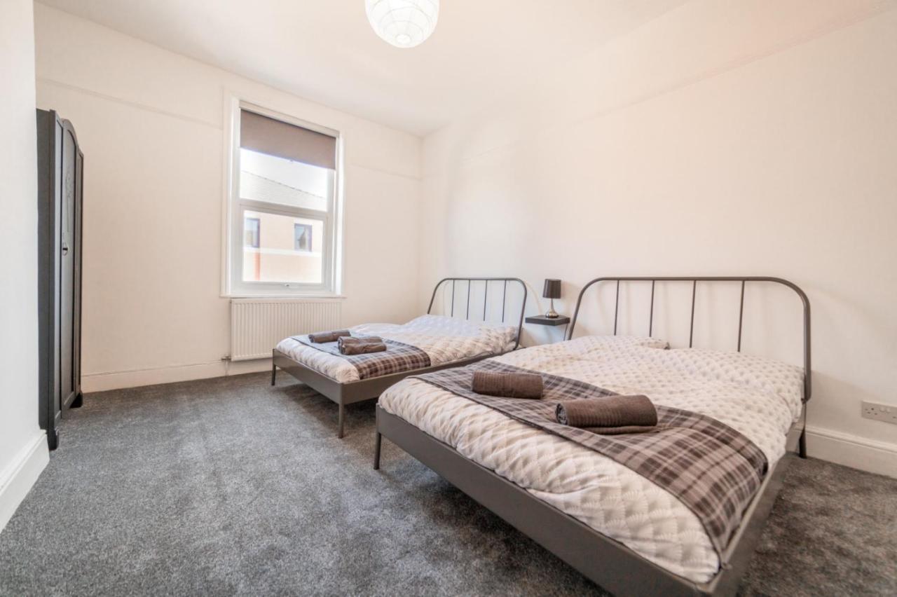 Peaky Blinders Apartment 5 Min Walk To Blackpool Tower Sleeps Up To 14 Екстериор снимка