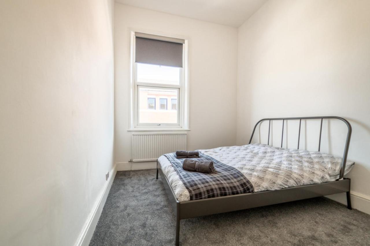 Peaky Blinders Apartment 5 Min Walk To Blackpool Tower Sleeps Up To 14 Екстериор снимка